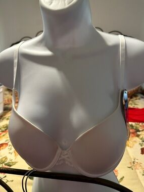 Maidenform White Smooth Padded Underwire Bra